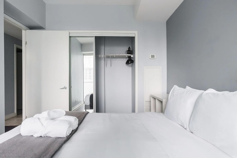 Luxury Suite thumbnail 6