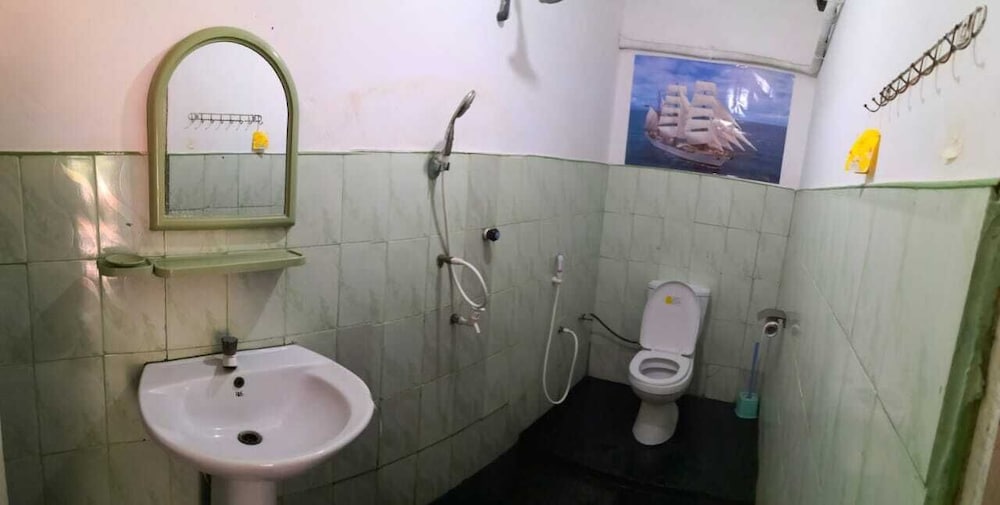 Family Room with Private Bathroom photo 2