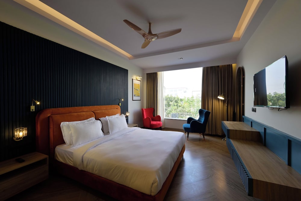 Superior Double Room, City View photo 3
