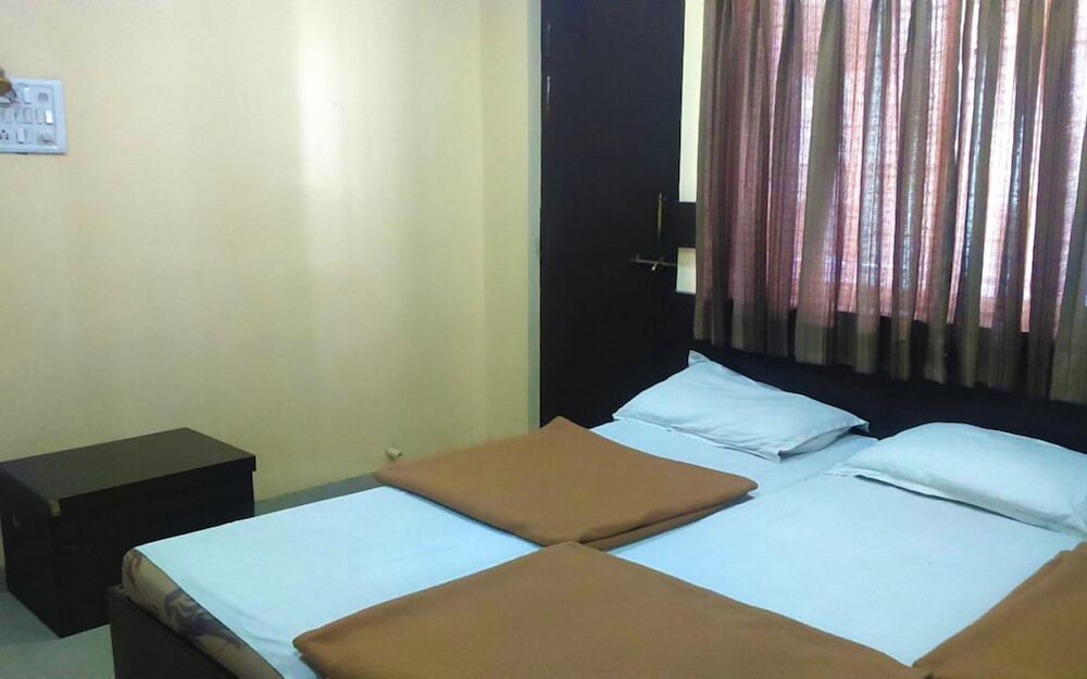 Basic Triple Room, Multiple Beds, City View photo 2