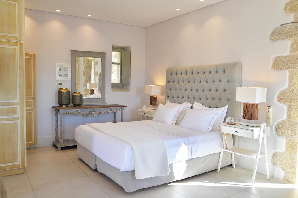 Deluxe Suite, Sea View - Photo 6