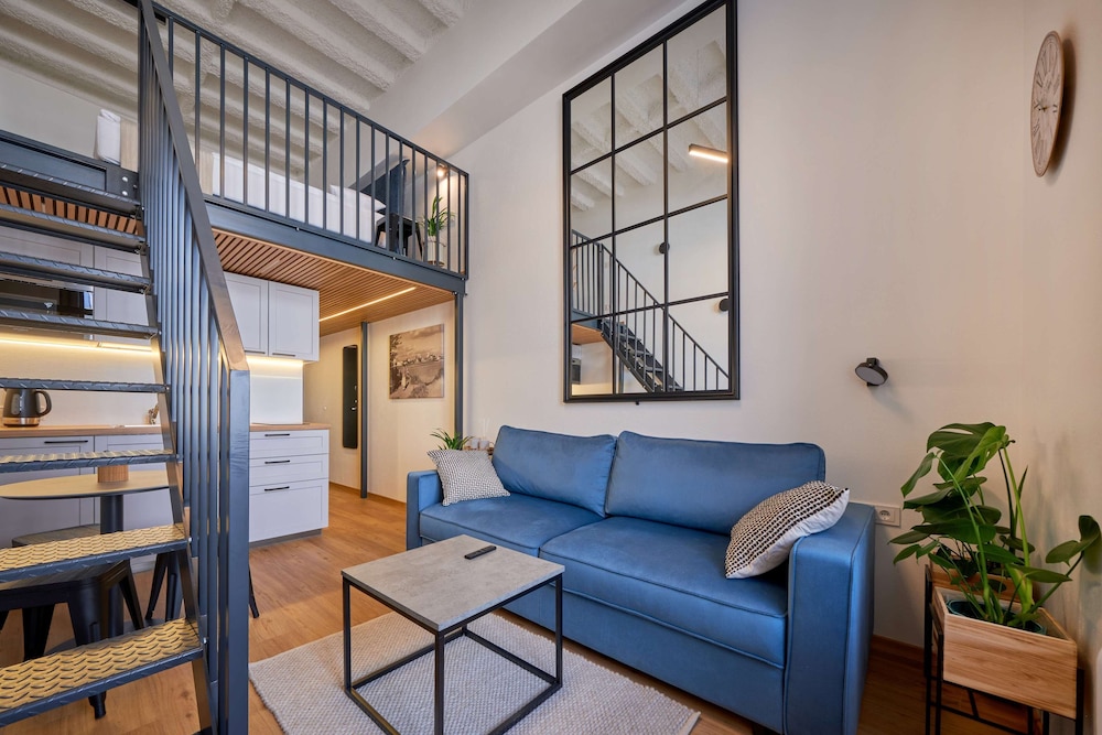 City Loft - Photo 1
