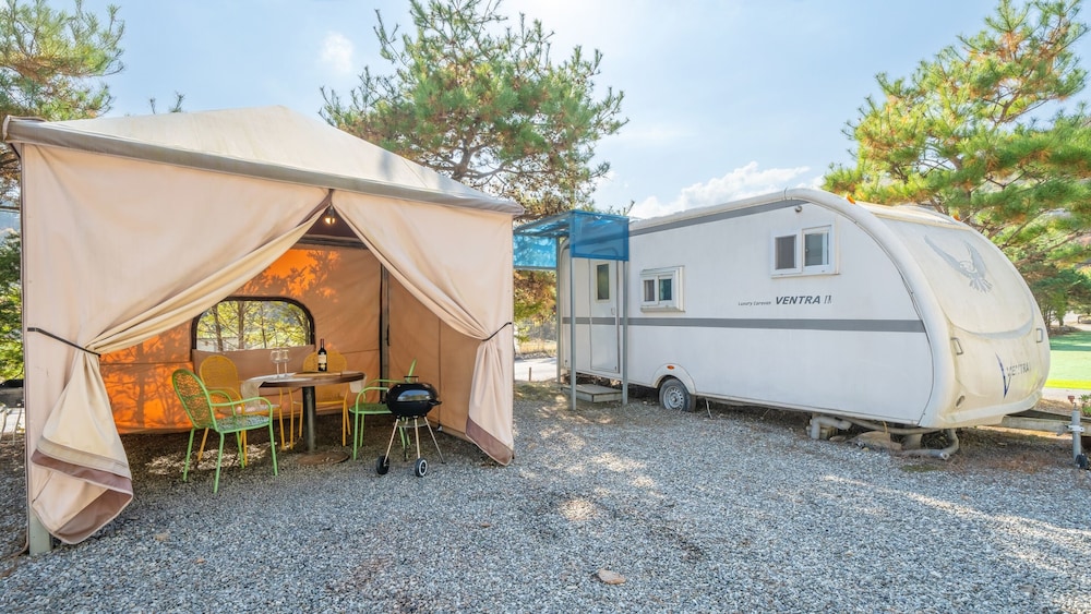 Basic Room, 1 Bedroom (Caravan7(Private BBQ))