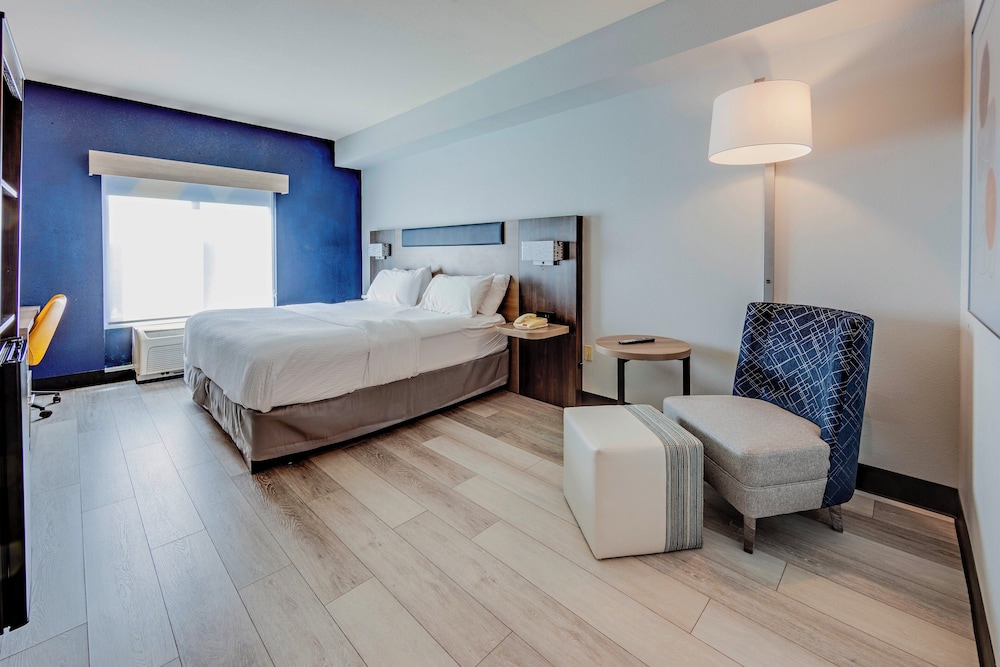 Standard Room, 1 King Bed - Photo 6