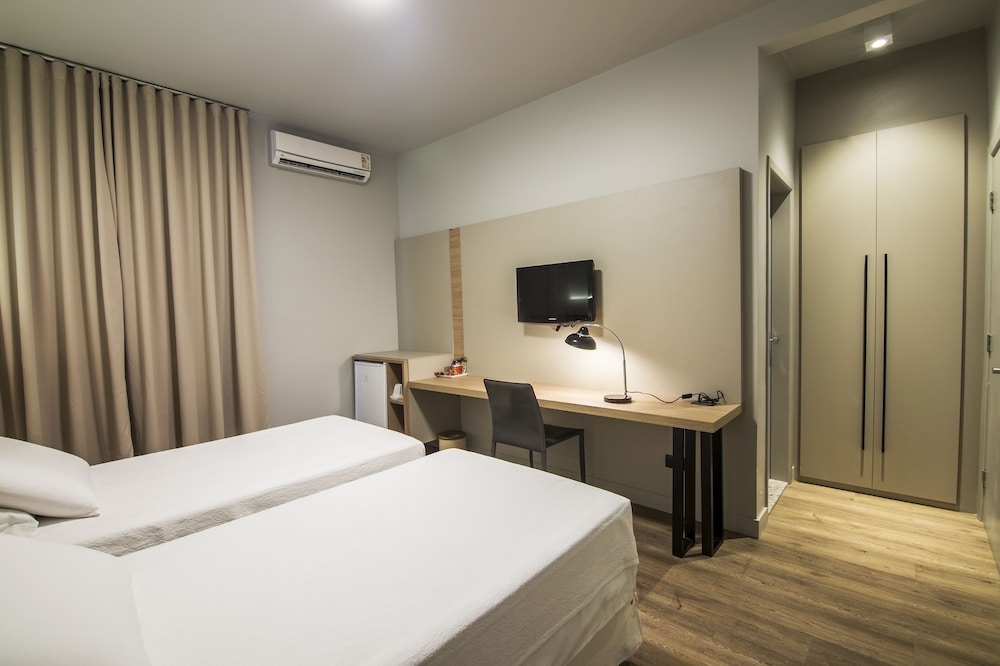 Deluxe Twin Room photo 3