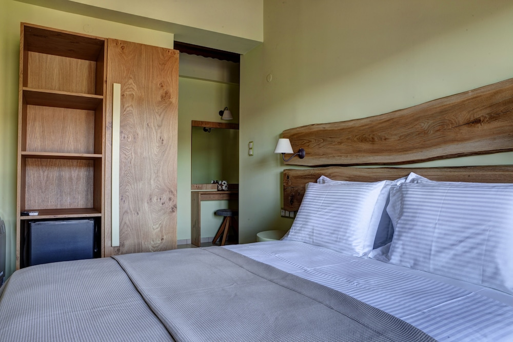 Double Room, Mountain View (Olivia)