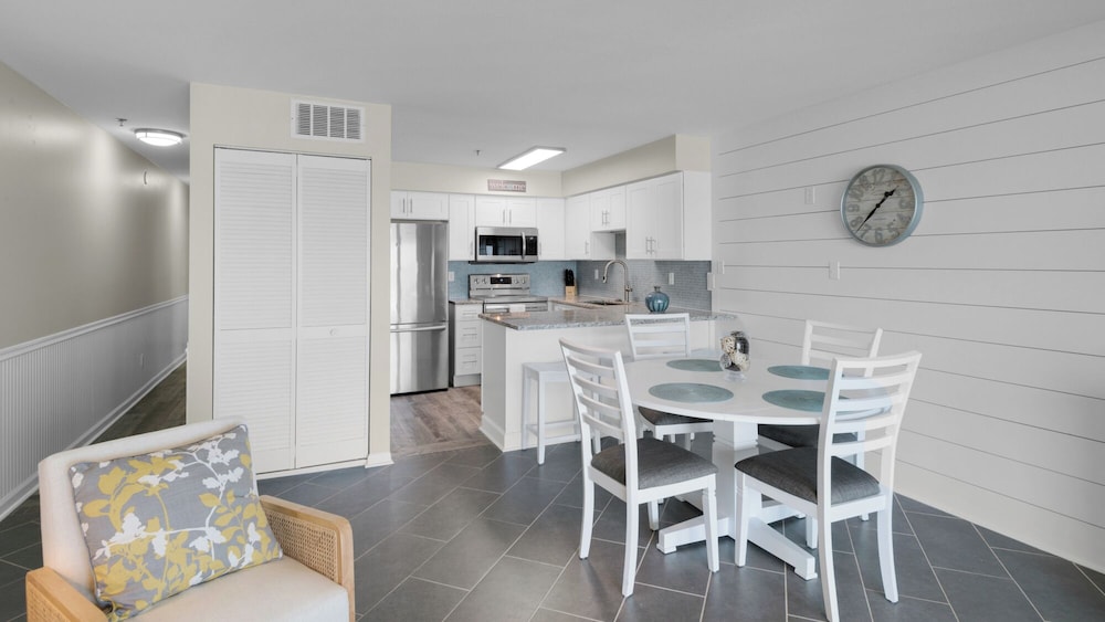 Condo, Multiple Beds, Balcony, Ocean View (Commodore's Retreat 106)