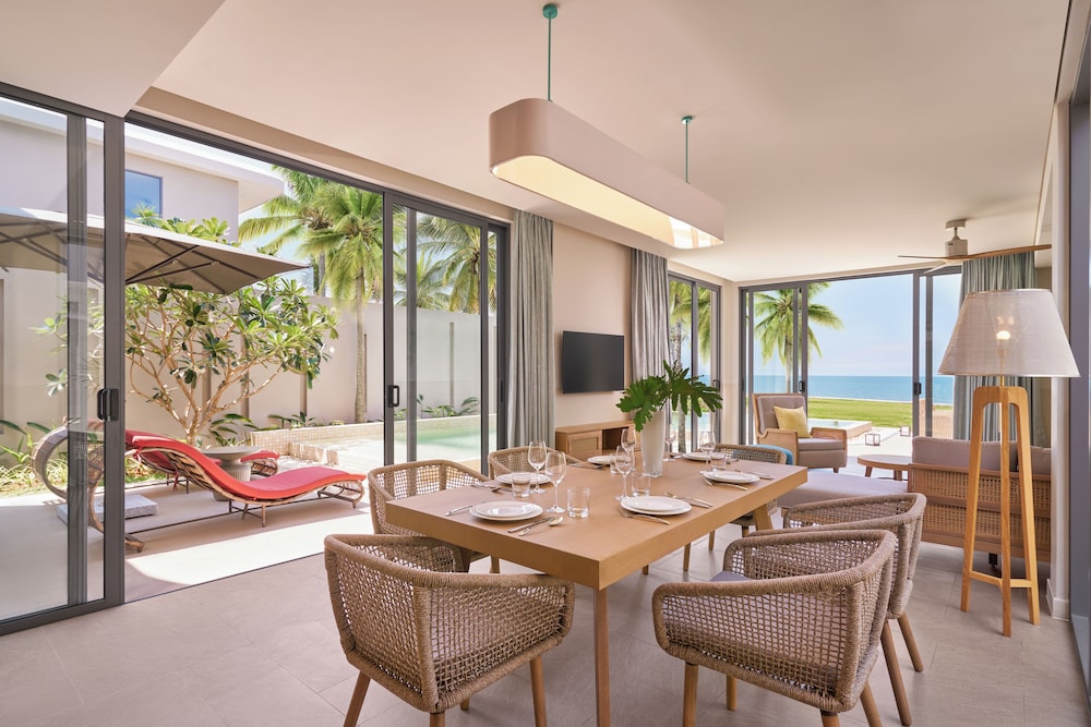 3 Bedroom Oceanfront Pool Villa - Photo 3