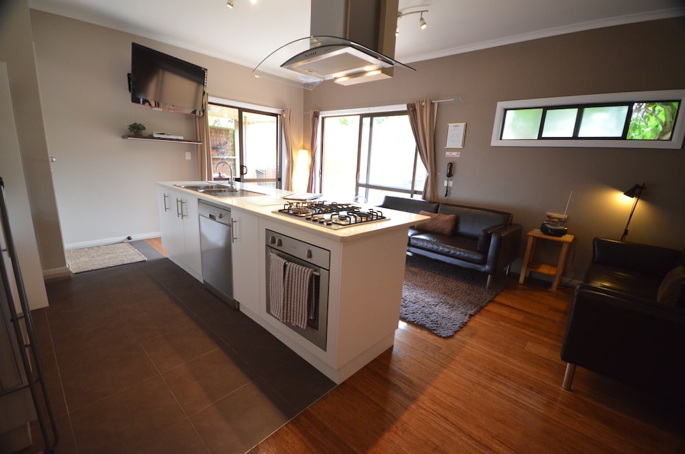 Exclusive House, 5 Bedrooms, Hot Tub, Garden View