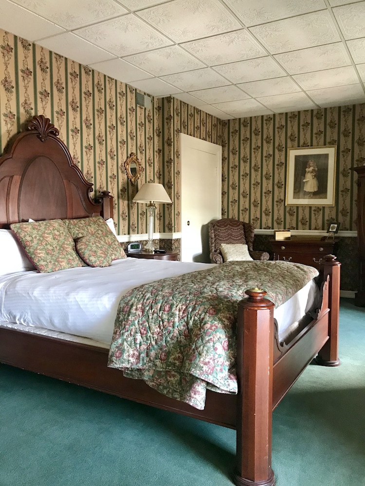 Executive Room, 1 Queen Bed, Jetted Tub photo 2