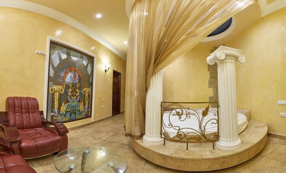 Deluxe Room, 1 King Bed, Accessible, Smoking