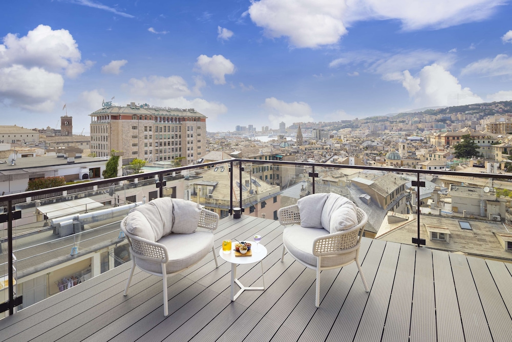 Junior Suite, Multiple Beds, Non Smoking, City View - Photo 2