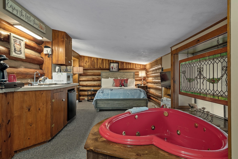 Cozy Hideaway Suite photo 1