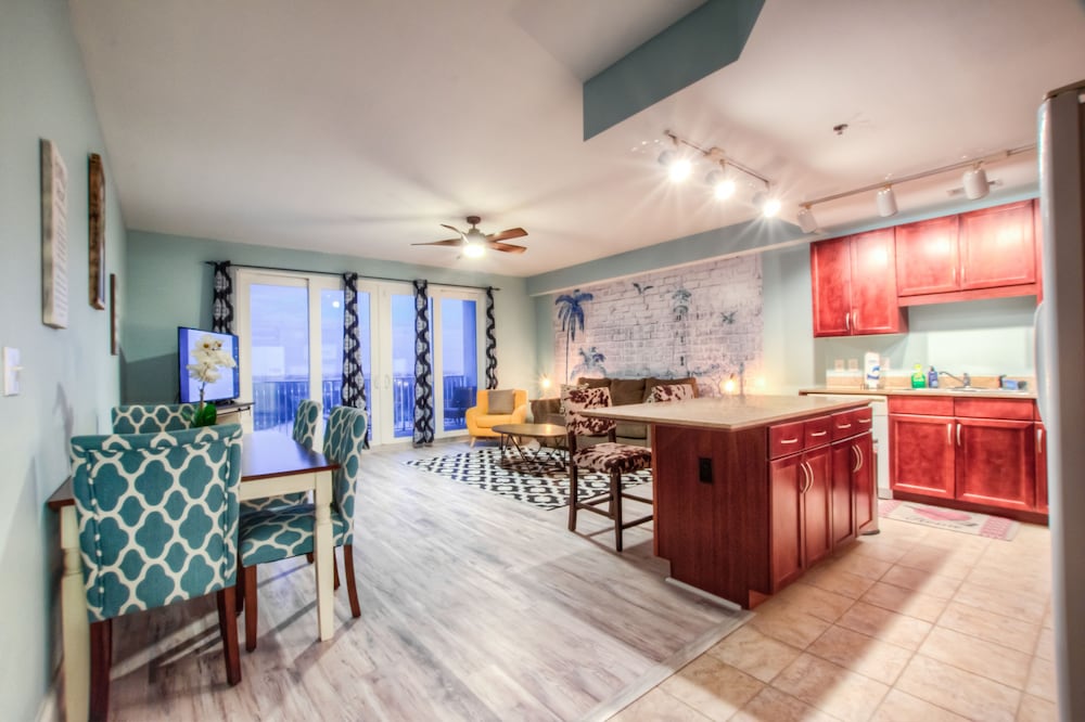 Condo, 1 Bedroom, Balcony, Lake View (1136)