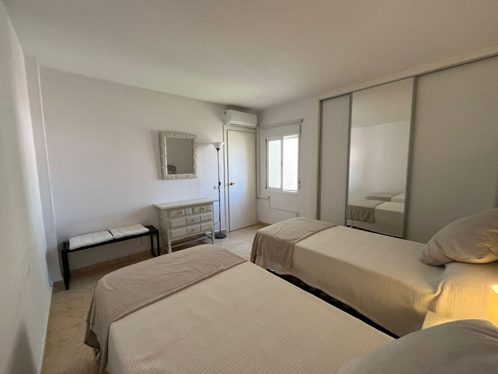 Apartamento, 2 habitaciones, terraza, vista a la ciudad