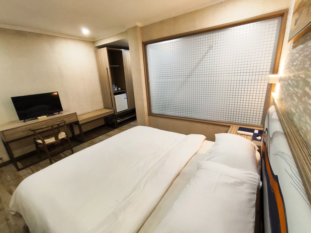 Deluxe Room - Photo 16