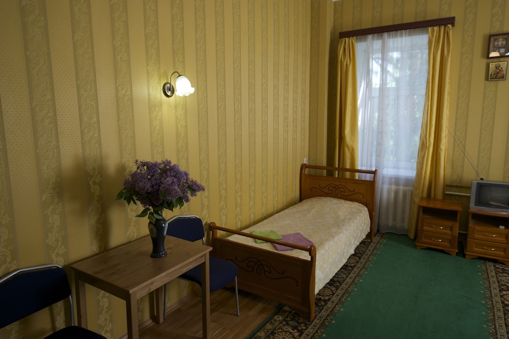 Family Room, Multiple Beds, Bathtub photo 1