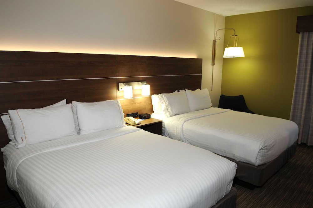 Standard Room, 2 Queen Beds - Photo 1