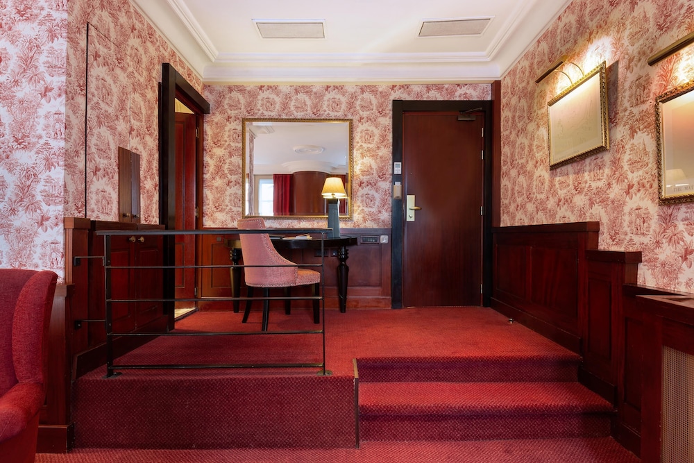 Junior Suite, 1 King Bed, Non Smoking - Photo 1