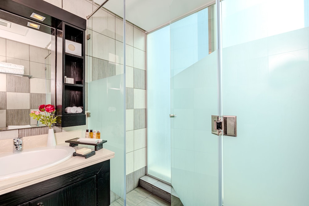 Suite (Deluxe Four Bedroom) - Photo 19