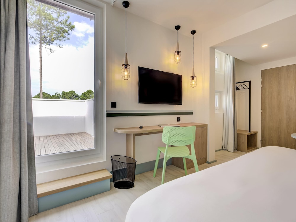 Premium Room, 1 Double Bed - Photo 8