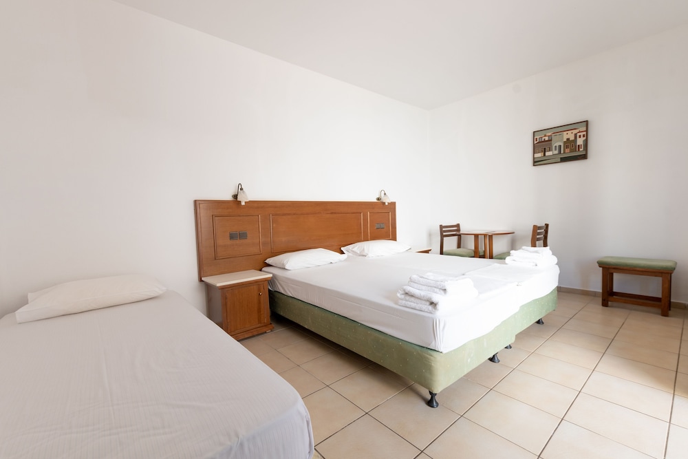 Double or Twin Room - Photo 3