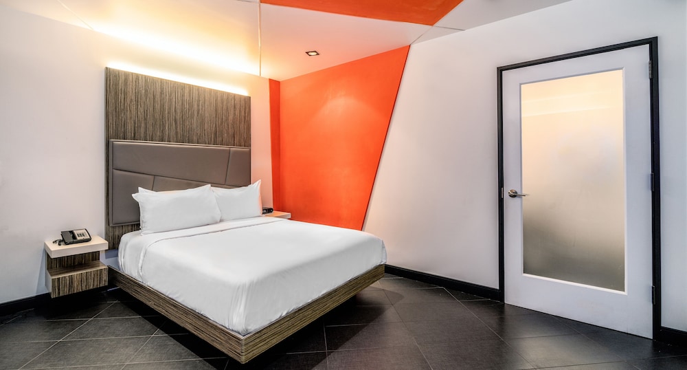 Deluxe Room, 1 Queen Bed
