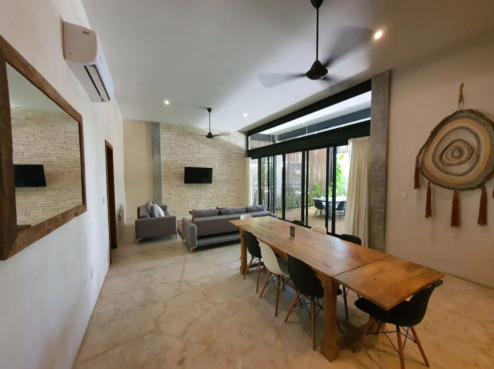 Deluxe Apartment, 2 Queen Beds, Non Smoking (3)