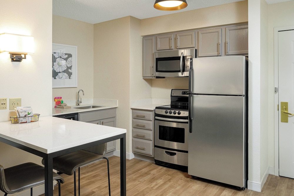 Suite, 1 Bedroom - Photo 5