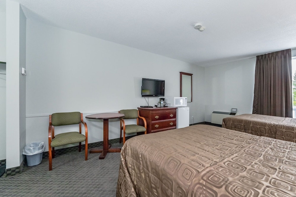Single Room, 2 Queen Beds photo 2