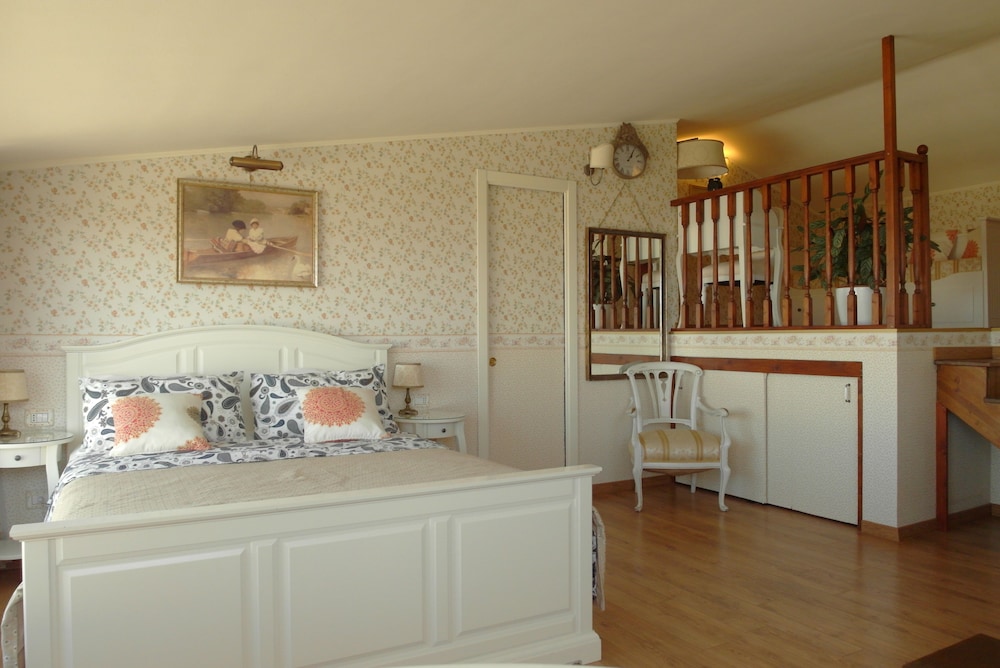 Suite, Non Smoking, Lake View photo 1
