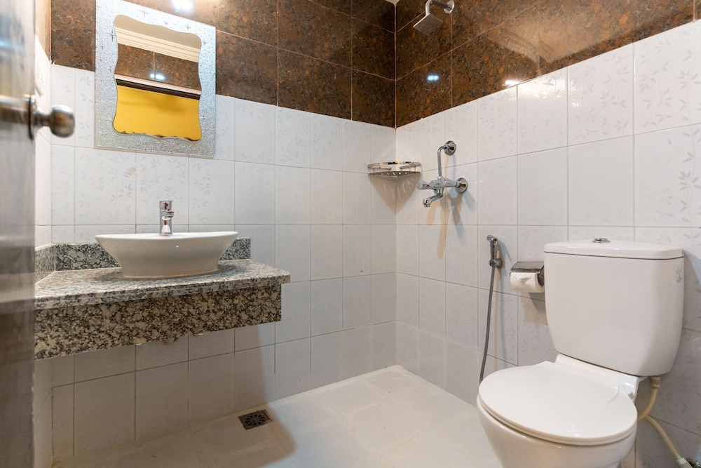 Standard Twin Room - Photo 10