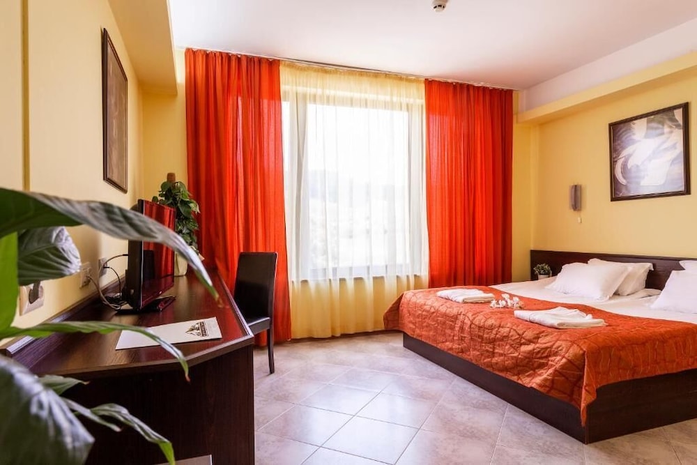 Deluxe Double or Twin Room, Garden View