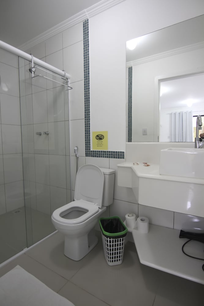 Standard Double or Twin Room - Photo 8
