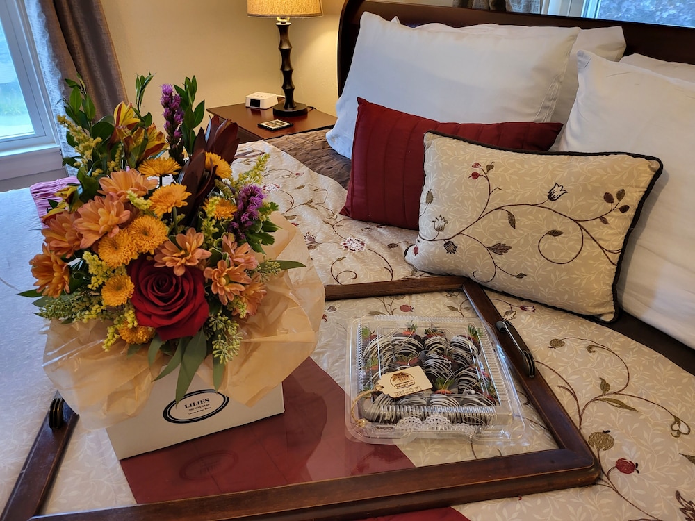 Superior Room, 1 King Bed photo 1
