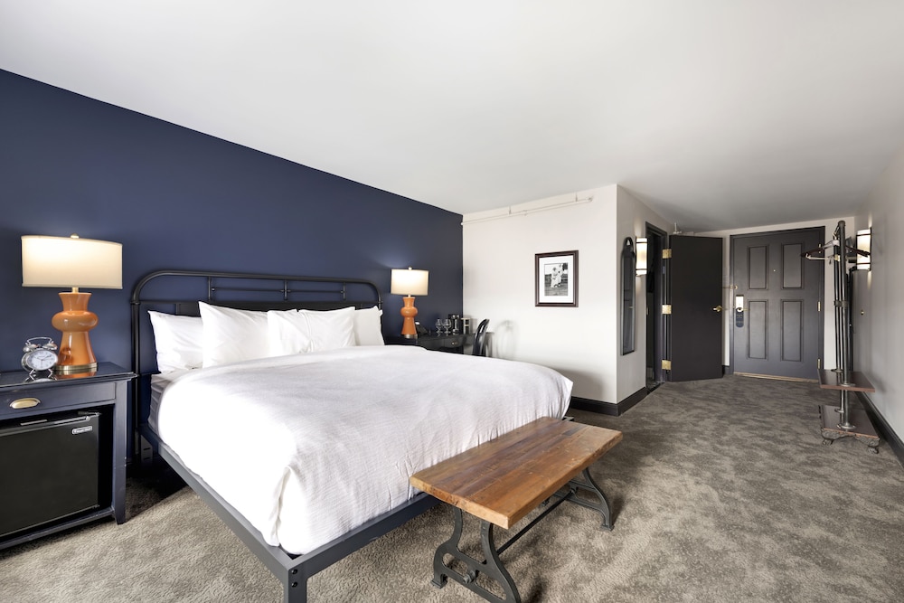 Executive Suite, 1 King Bed (Executive King Room) - Photo 1