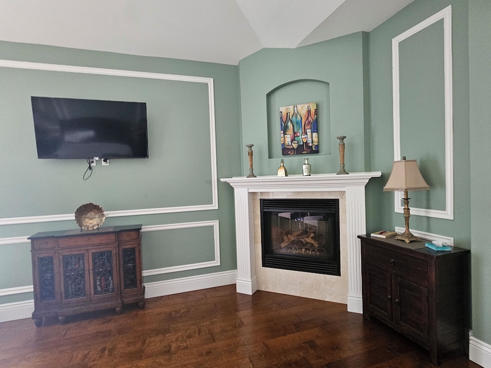 Deluxe Studio Suite photo 3