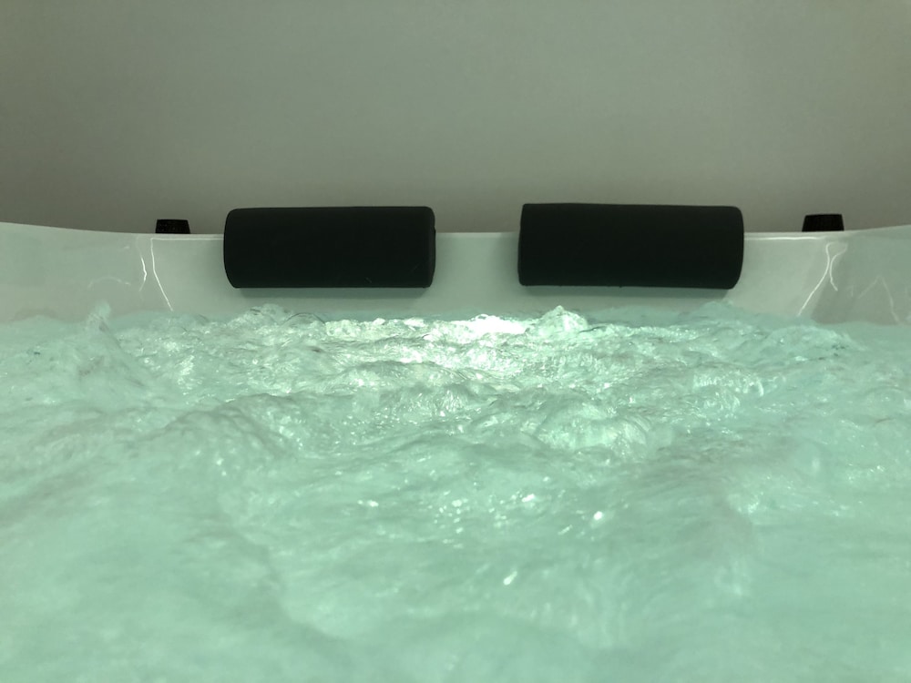 Premier Studio Suite, 1 Bedroom, Hot Tub, Partial Sea View, photo 6