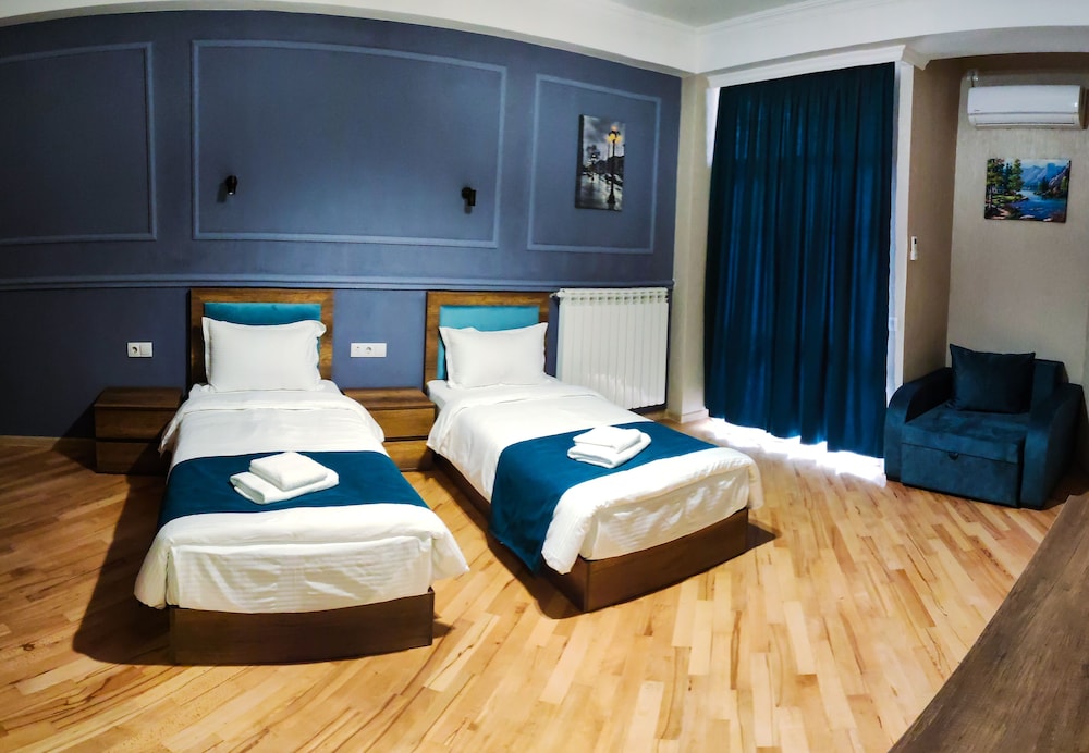 Superior Twin Room, Balcony, Courtyard View