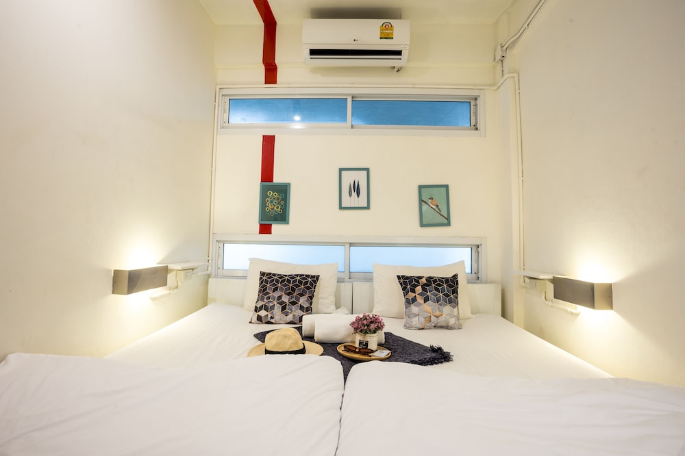 Private Twin Bed with Shared Bathroom photo 1