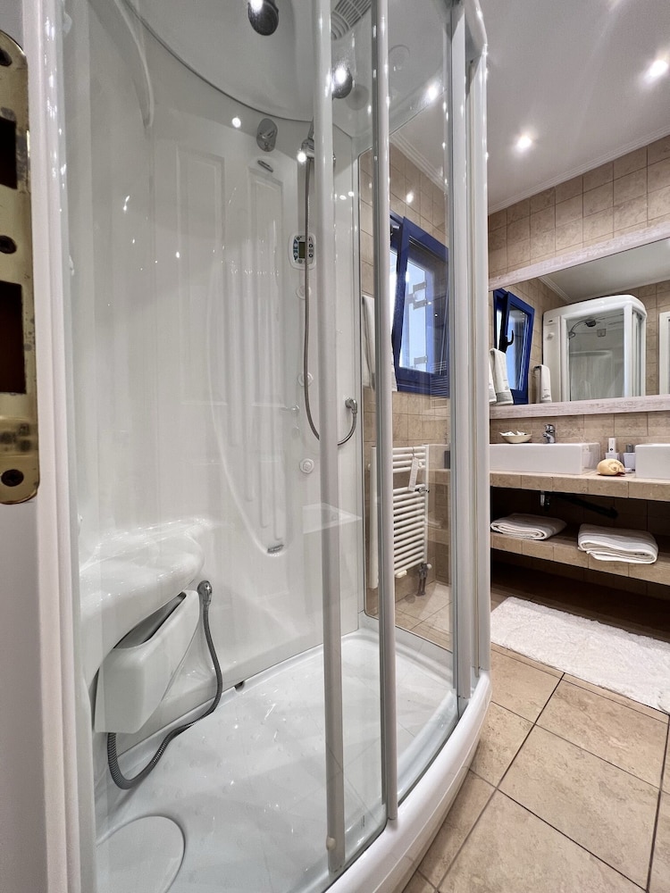 Deluxe Room with Outdoor Jacuzzi photo 2
