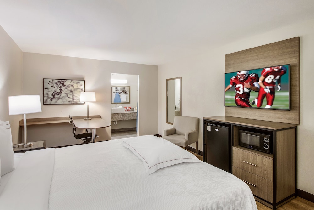 Premium Room, 1 King Bed (Upgraded Bedding & Snack, Smoke Free) - Photo 2