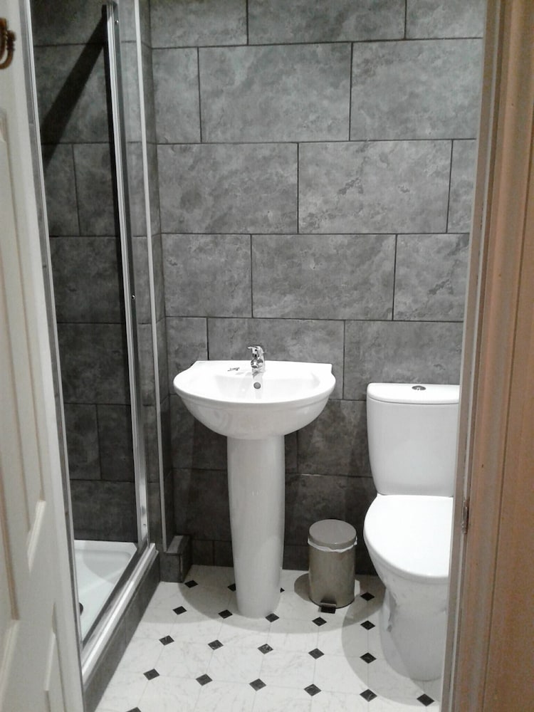 Standard Double Room, 1 King Bed photo 3