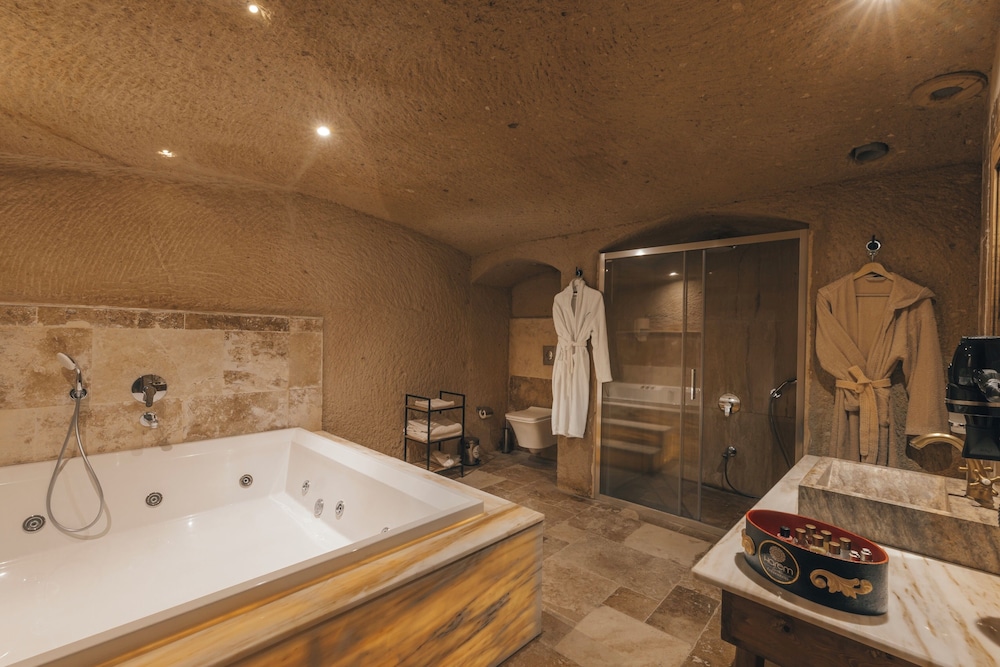 Deluxe Suite - Photo 2