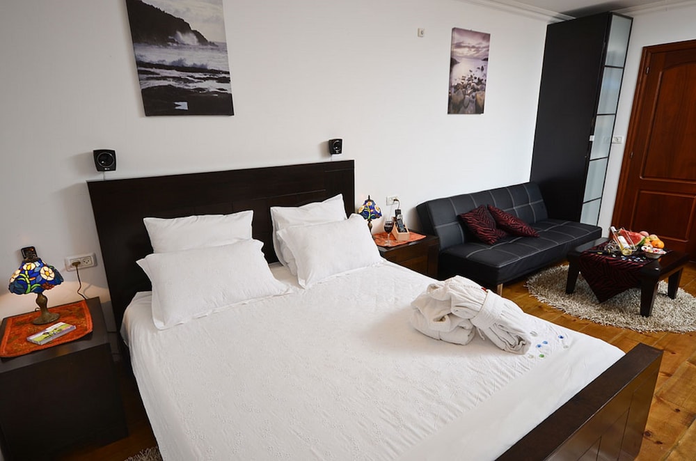 Basic Suite, 1 Queen Bed with Sofa bed, Non Smoking photo 3
