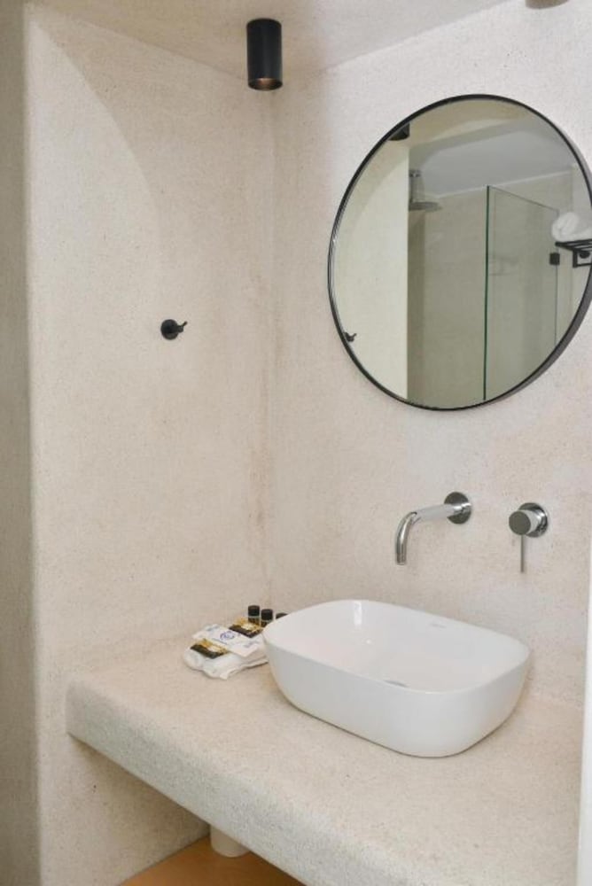 Standard Double Room - Photo 21