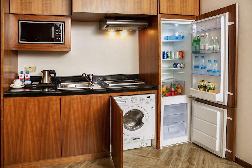 One Bedroom Suite - Photo 3