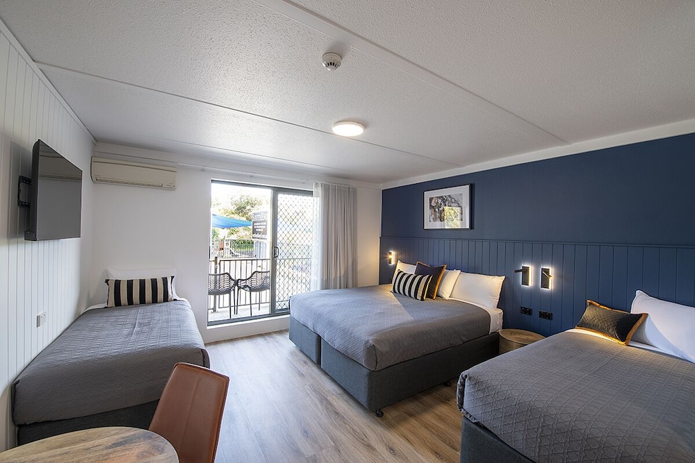 Classic Quadruple Room