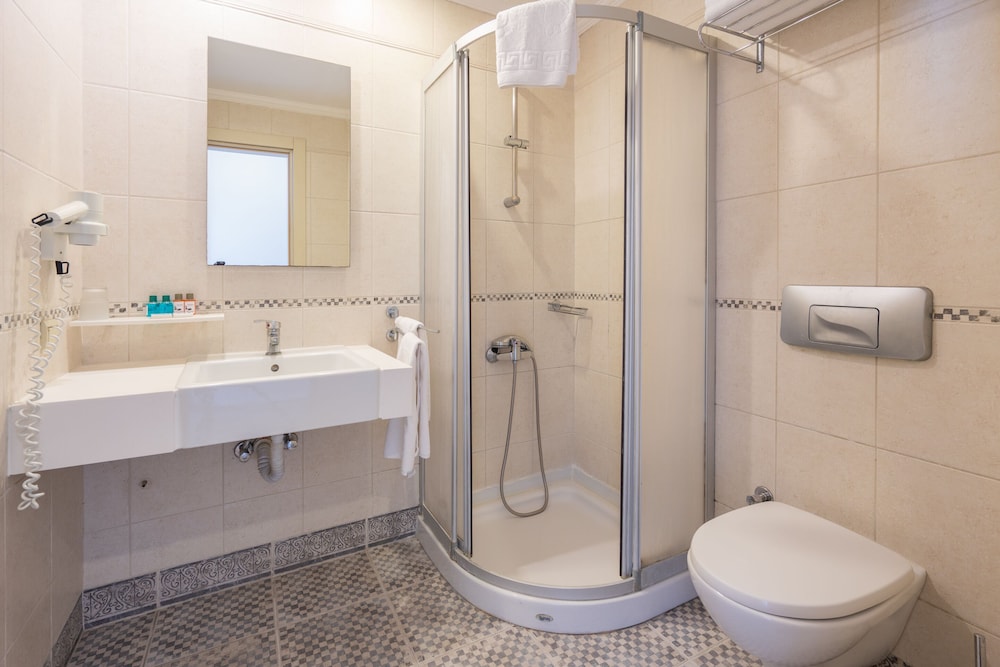 Standard Room, 1 Double or 2 Twin Beds - Photo 15