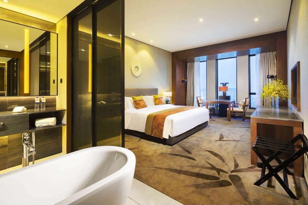 Superior Room, 1 King Bed, Smoking photo 2